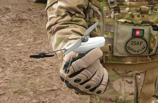 Миниатюрный вертолёт-беспилотник поможет британским военным в Афганистане - «Гаджеты»