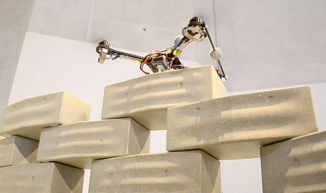 Квадрокоптеры построили 6-метровую башню без посторонней помощи - «Технологии»