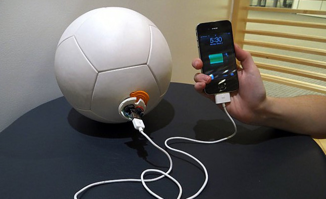 «Умный» футбольный мяч и скакалка зарядят ваши гаджеты - «Гаджеты»