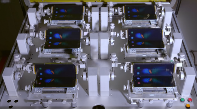 Видео: Samsung показал как тестирует гибкий экран смартфона Galaxy Fold - «Смартфоны»