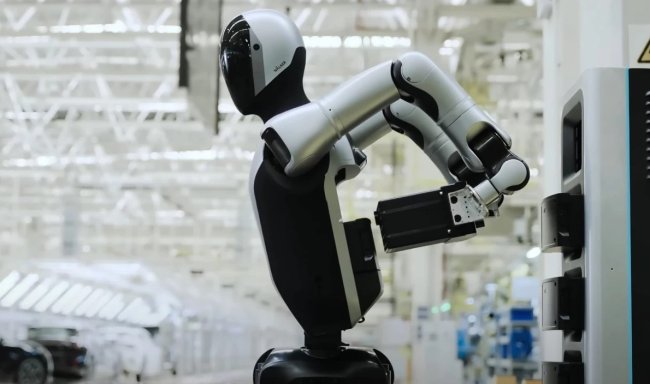 Робот Walker S2 научился самостоятельно менять себе батареи и может работать круглые сутки - «Роботы»