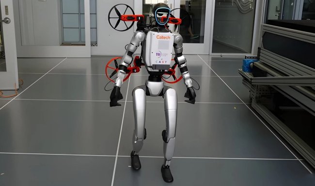 Тандем роботов X1 из США умеет ходить, летать и ездить - «Роботы»