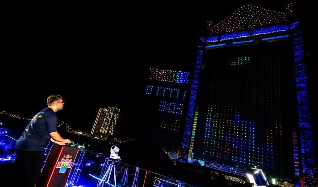 Чемпионат по Тетрису в Дубае прошел на экране из тысяч дронов - «Технологии»