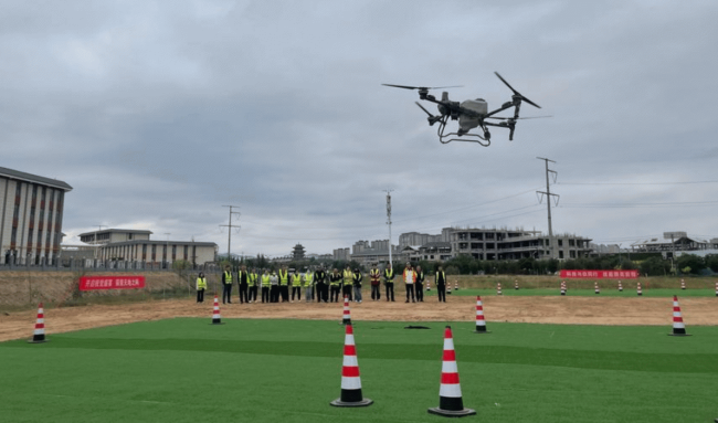 В Китае успешно испытали технологию непрерывной подзарядки дронов в полете - «Беспилотники»