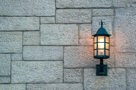 Ландшафтные светильники в современном дизайне участка: как выбрать стиль и функциональность